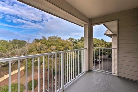 Pools and Sundeck Beachfront Hilton Head Condo! Apartment in Hilton Head Island