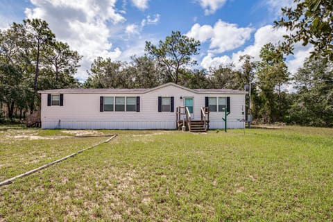 5 Mi to Homosassa Springs Park Home with Yard! House in Florida