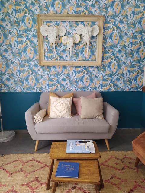 Living room, Seating area