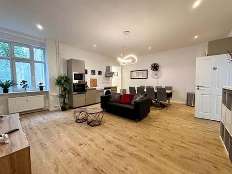 TV and multimedia, Kitchen or kitchenette, Living room, kitchen