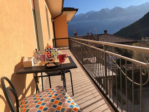 Balcony/Terrace, Mountain view, Italian breakfast