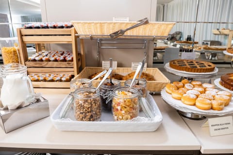 Breakfast, Buffet breakfast