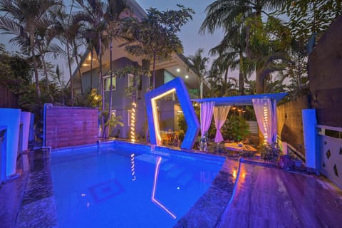 Property building, Garden view, Swimming pool