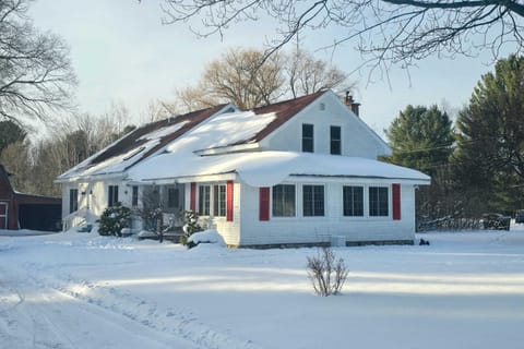 5 Mi to Schuss Mtn Family Getaway with Game Room House in Michigan