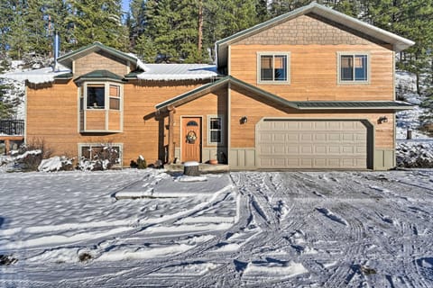 Peaceful Superior Home with Fire Pit and Mtn View House in Idaho