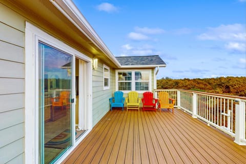 Cottage on the Crest House in Westport