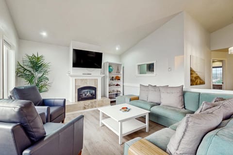 Cottage on the Crest House in Westport