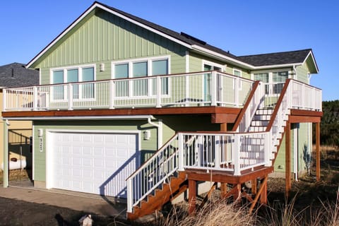 Cottage on the Crest House in Westport