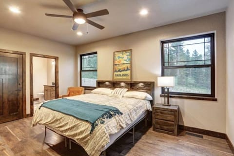 Spacious Room & Views, 18 guests-Dream Catcher House in North Lawrence