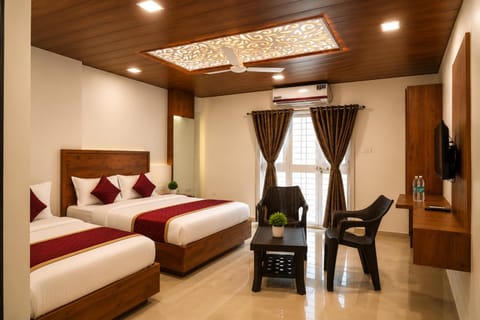 Bed, TV and multimedia, Photo of the whole room, Seating area, Bedroom