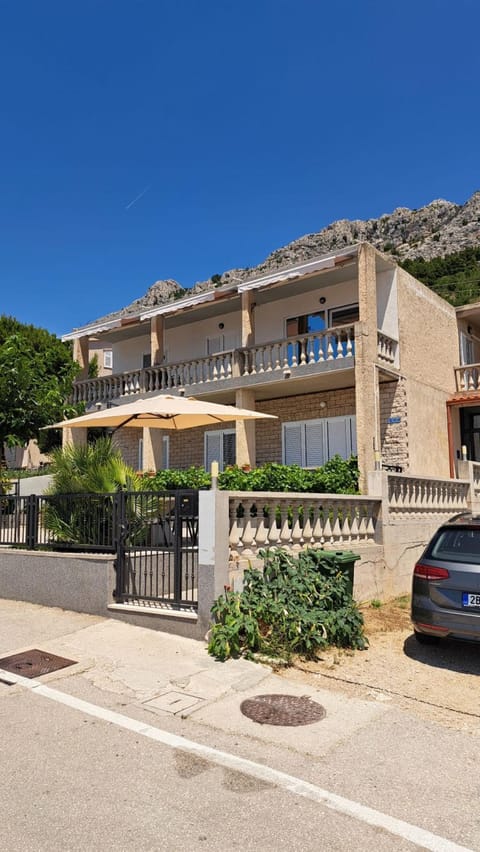 Property building, Facade/entrance, Off site