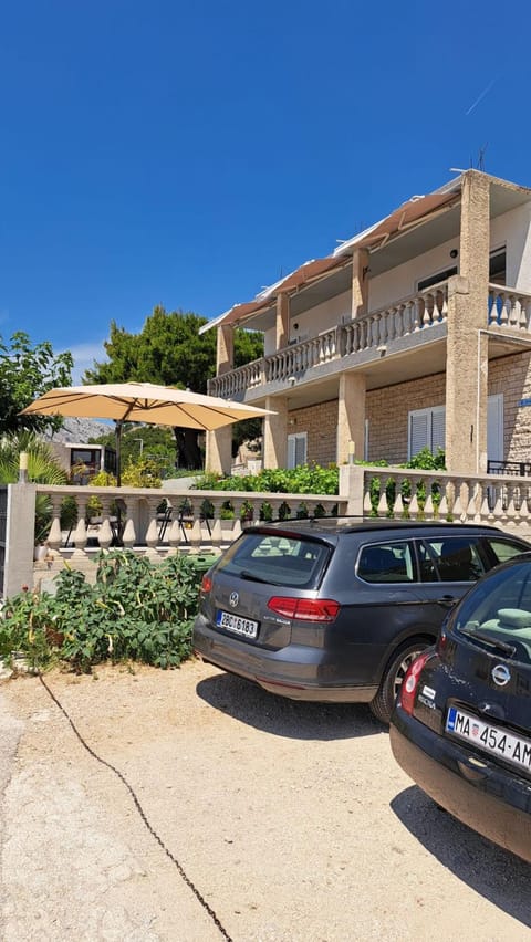 Property building, Facade/entrance, Off site