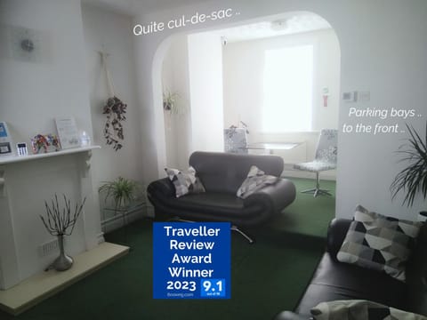 Communal lounge/ TV room, Lounge or bar, Seating area, Dining area