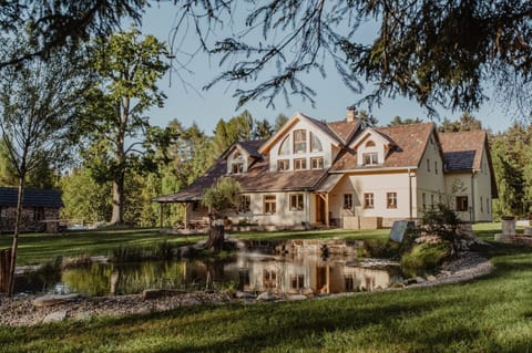Property building, Garden, Swimming pool