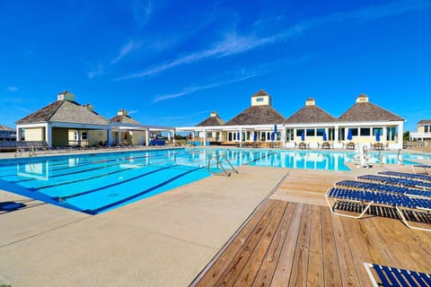 6155 - Designed to Please House in Roanoke Island