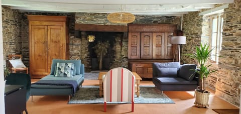 Library, Living room, Seating area