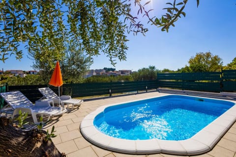 Spring, Day, Natural landscape, Garden, Garden view, Pool view, Swimming pool, sunbed