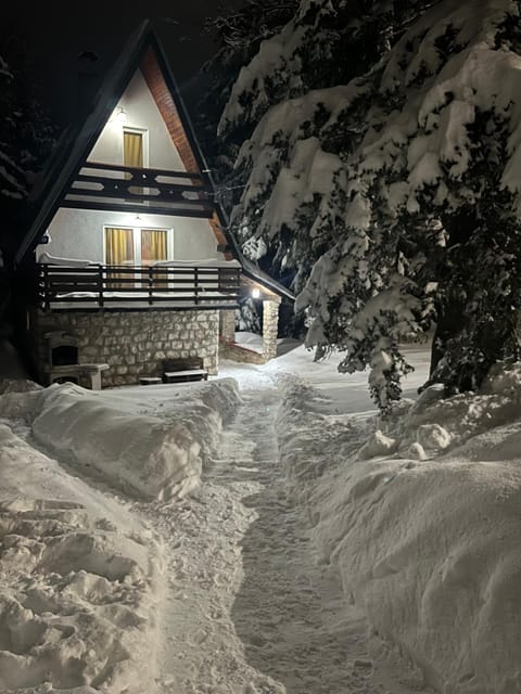 Property building, Winter, Balcony/Terrace