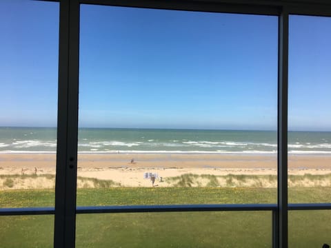 Appartement Varaville: Face à la mer avec loggia et parking privé, 4 pers. - FR-1-487-306 Apartment in Normandy