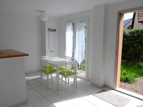 Cottage 3 pièces à Dives-sur-Mer, jardin privé, proche Port Guillaume, piscine, animaux acceptés - FR-1-487-301 Apartment in Cabourg