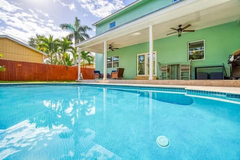 Las Olas Villa with HEATED Salt Water Pool Villa in Fort Lauderdale
