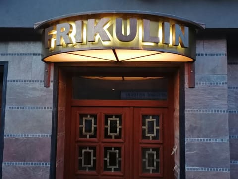 Facade/entrance