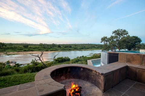 Day, Natural landscape, Summer, BBQ facilities, Landmark view, Pool view, River view, Swimming pool, Sunset, fireplace
