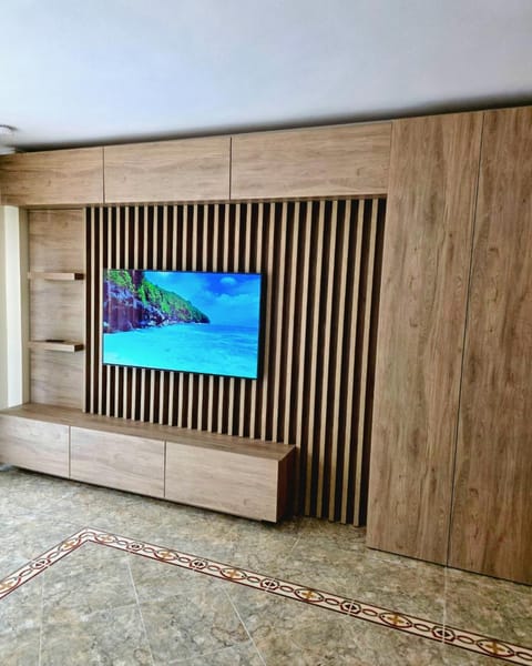 Communal lounge/ TV room, TV and multimedia, Living room, Seating area, wardrobe
