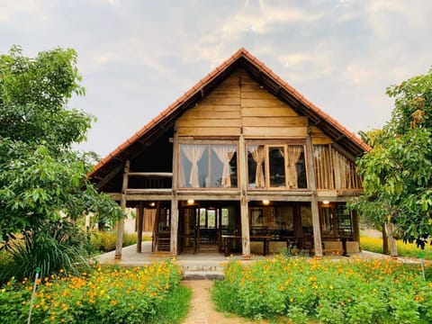 Property building, Restaurant/places to eat, Spring, Day, Natural landscape, Garden, Garden, Library, Library, Coffee/tea facilities, View (from property/room), Seating area, On site, Garden view, Garden view, furniture, furniture, furniture