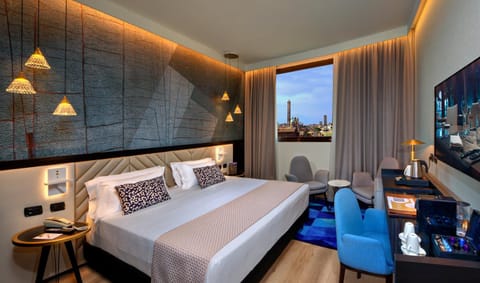 Shower, Toilet, TV and multimedia, Coffee/tea facilities, View (from property/room), Photo of the whole room, Bedroom, City view