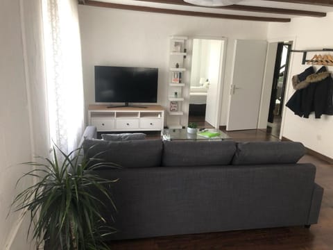 Communal lounge/ TV room, TV and multimedia, Living room, Seating area