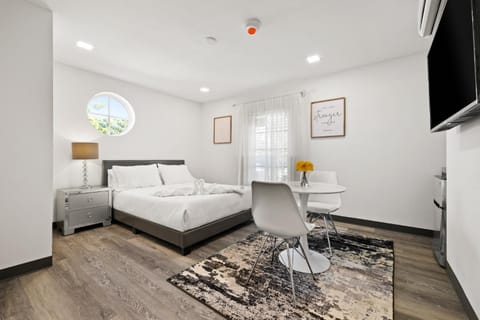 TV and multimedia, Photo of the whole room