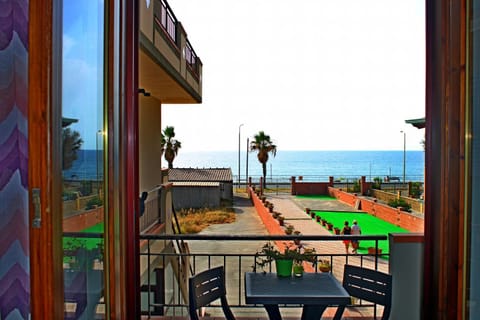 Property building, Balcony/Terrace, Sea view