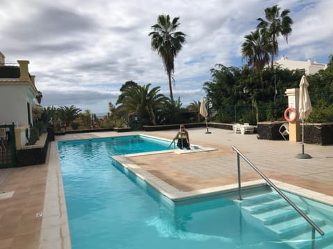 Pool view, Swimming pool, sunbed
