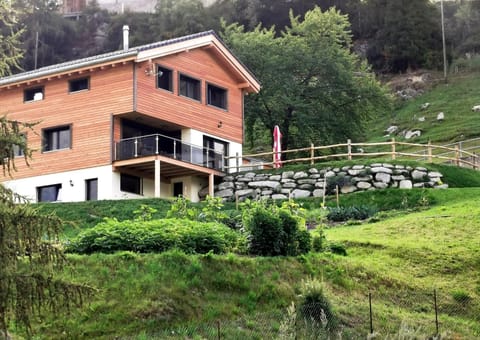 Property building, Spring, Day, Natural landscape, Garden, Garden view