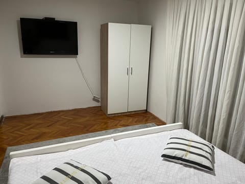 TV and multimedia, Bedroom, wardrobe