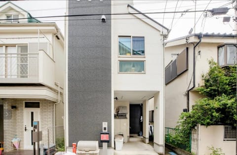 Property building, Facade/entrance, Day, Neighbourhood, Street view