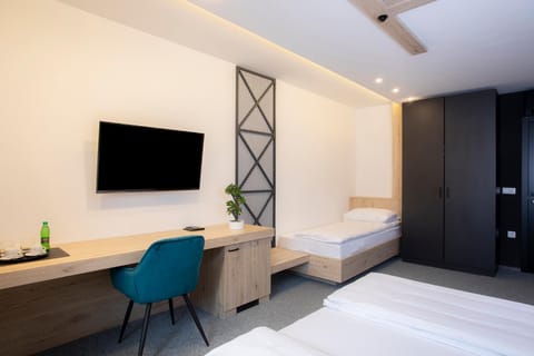 Bed, TV and multimedia, Seating area, Bedroom