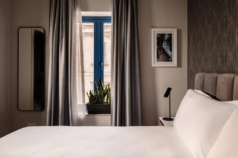 Nearby landmark, Photo of the whole room, Bedroom