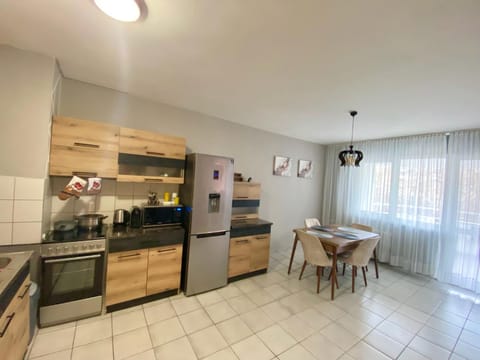 Kitchen or kitchenette, Seating area, Dining area, kitchen