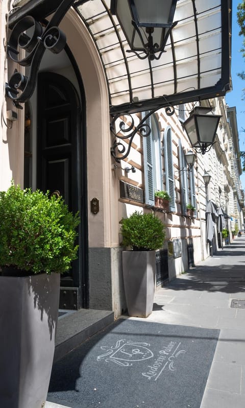 Property building, Facade/entrance, Lobby or reception