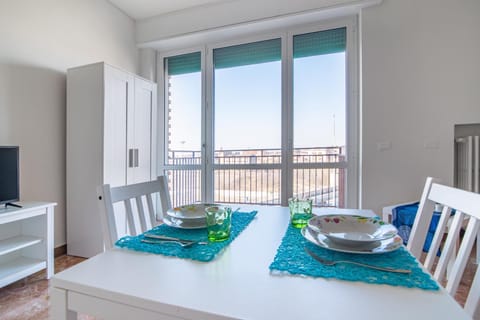 TV and multimedia, View (from property/room), Balcony/Terrace, Living room, Seating area, Dining area