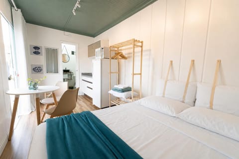 Kitchen or kitchenette, Bedroom