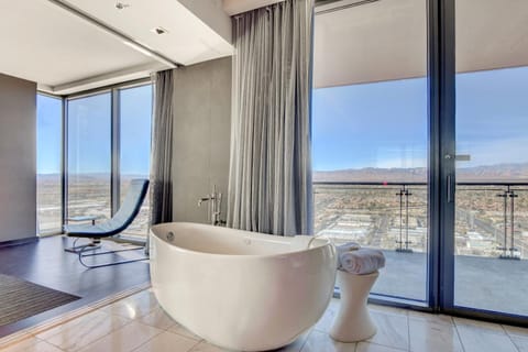 Massage, Solarium, Bathroom, Balcony/Terrace