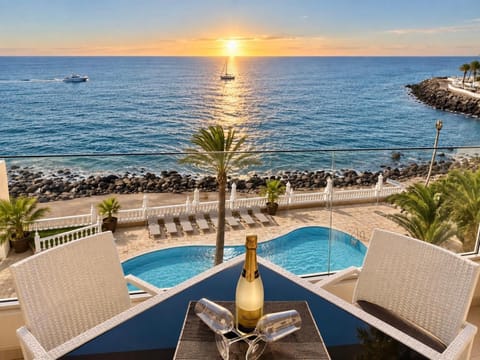 Balcony/Terrace, Pool view, Sea view