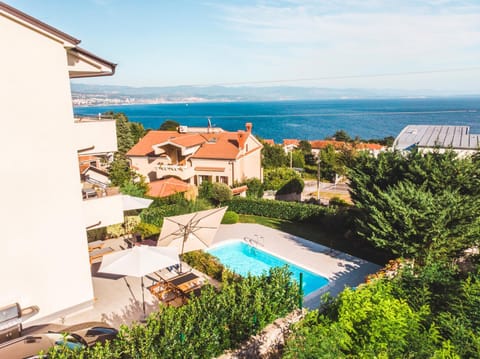 Balcony/Terrace, Pool view, Sea view