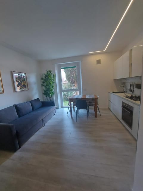 Living room, Dining area, dishwasher, pet friendly, stove