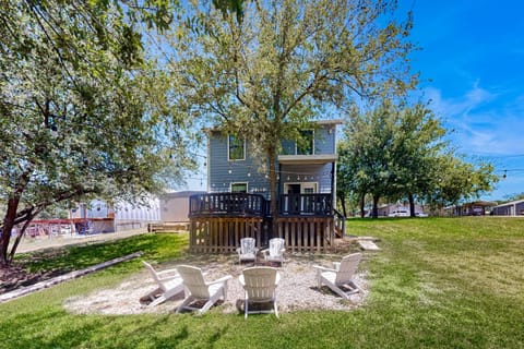 River Oaks Dream House in Kingsland