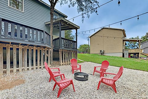 River Oaks Dream House in Kingsland