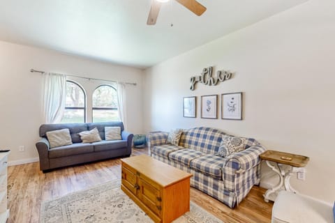 River Oaks Dream House in Kingsland